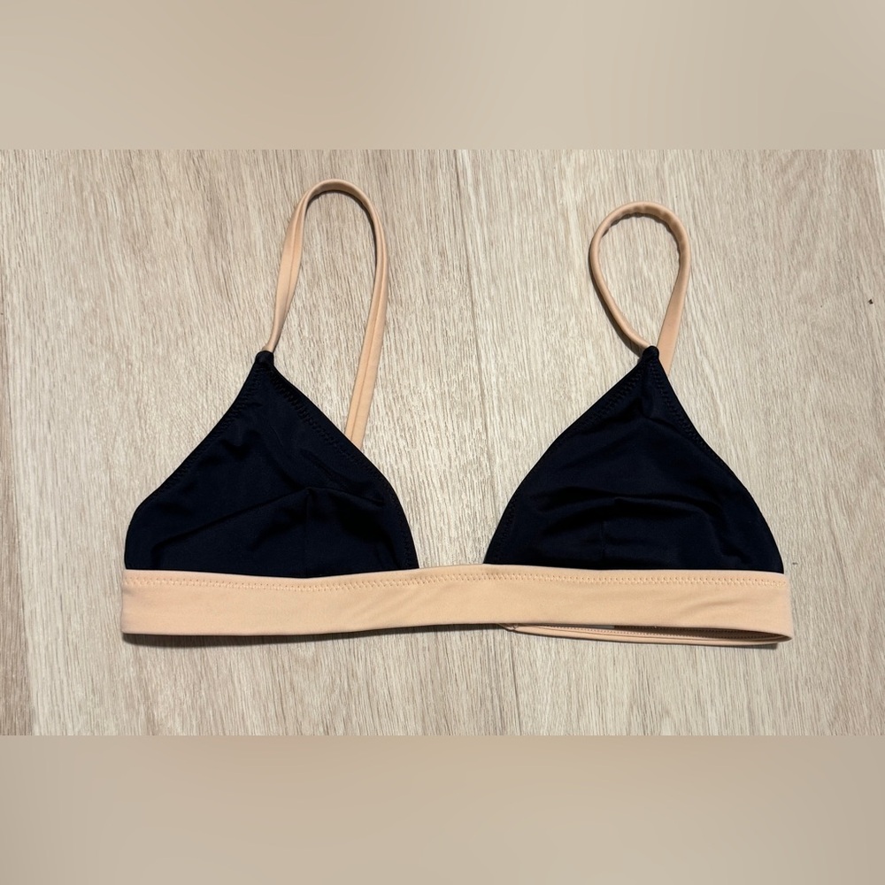Solid and stripes bikini top